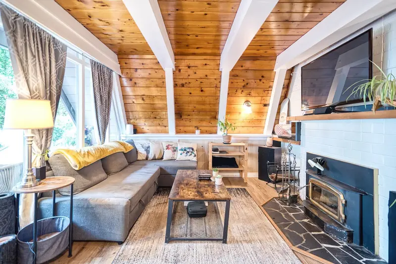 6582 SUNSHINE COAST HIGHWAY - photo 2 of 25