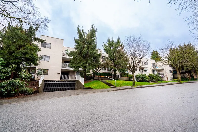 318 830 E 7TH AVENUE - photo 3 of 25