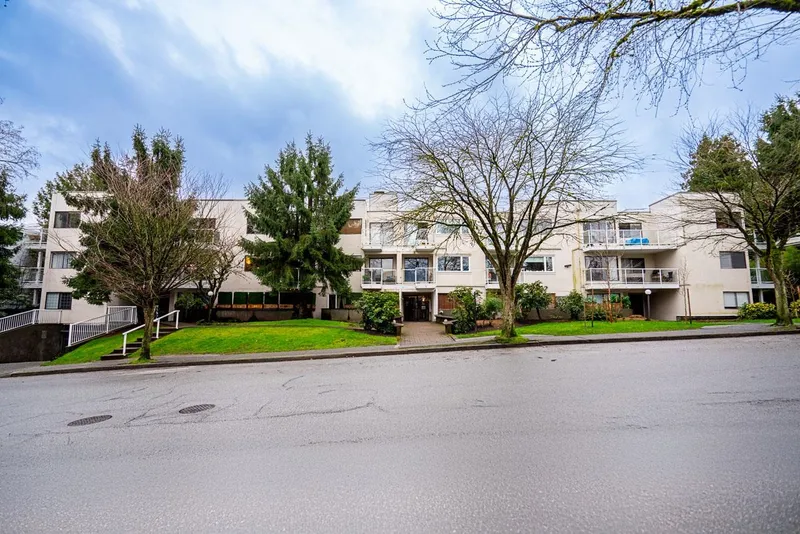 318 830 E 7TH AVENUE - photo 4 of 25