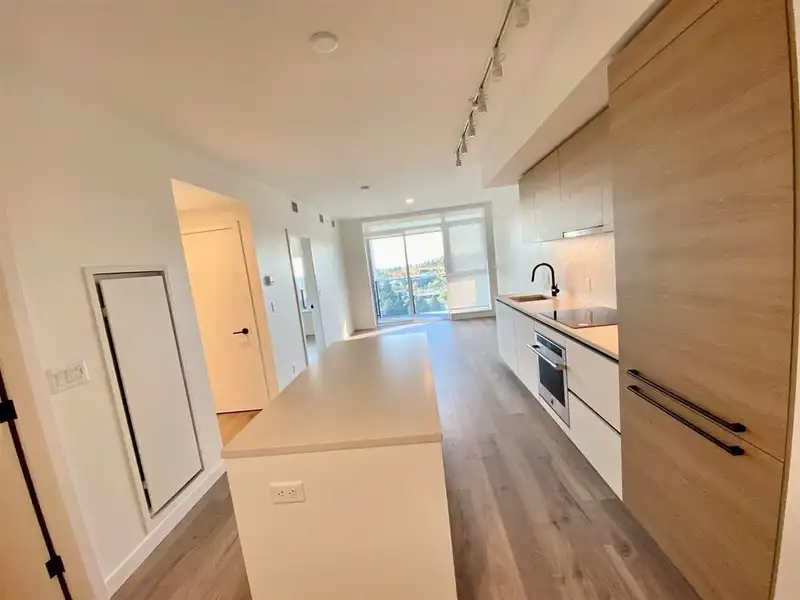 1801 13428 105 AVENUE - photo 2 of 22