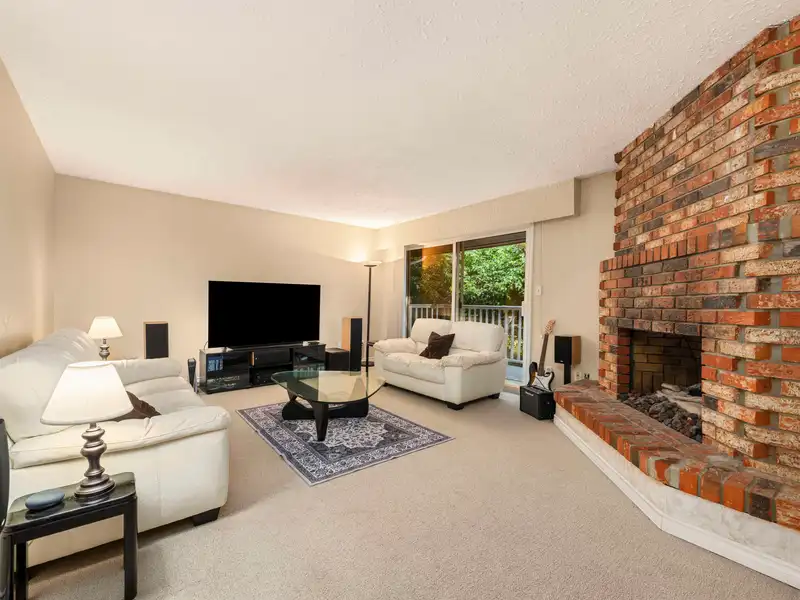 1224 W 23RD STREET - photo 2 of 40