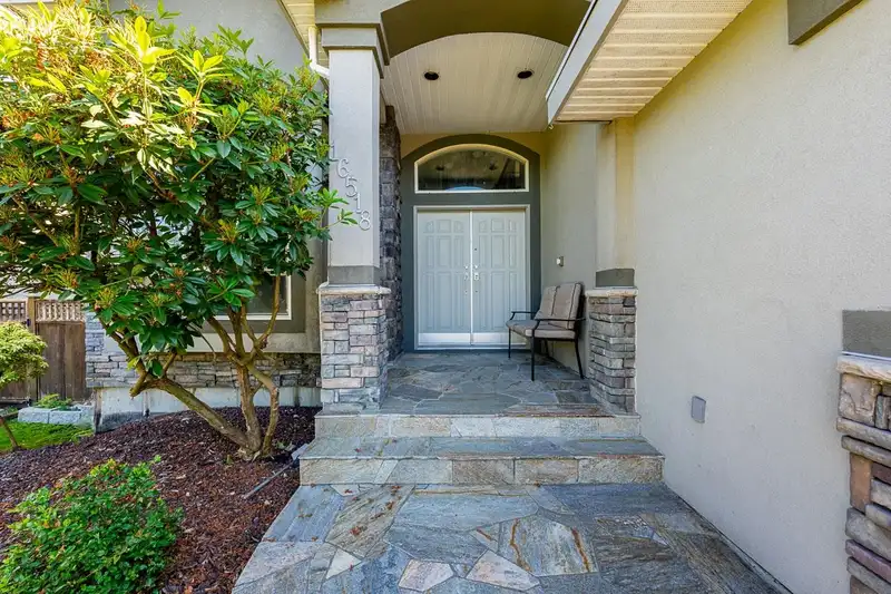 16518 108A AVENUE - photo 4 of 40