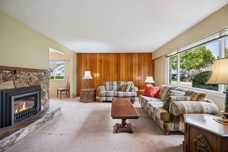 4421 SPANTON DRIVE - photo 1 of 25