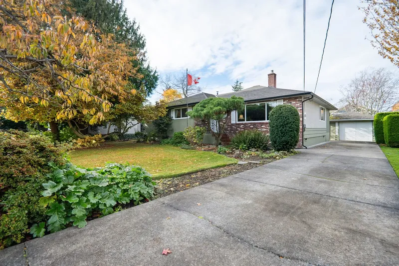 4421 SPANTON DRIVE - photo 2 of 25