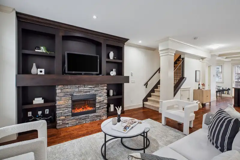 12 3380 FRANCIS CRESCENT - photo 3 of 38