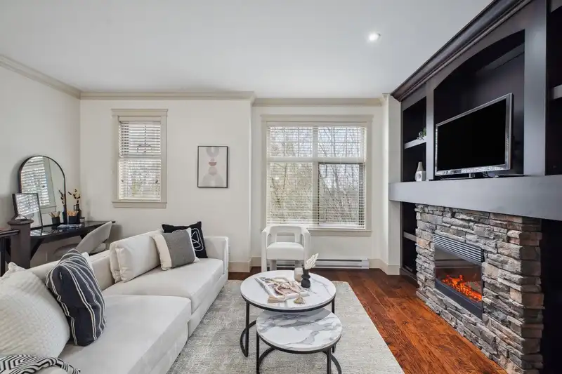12 3380 FRANCIS CRESCENT - photo 4 of 38