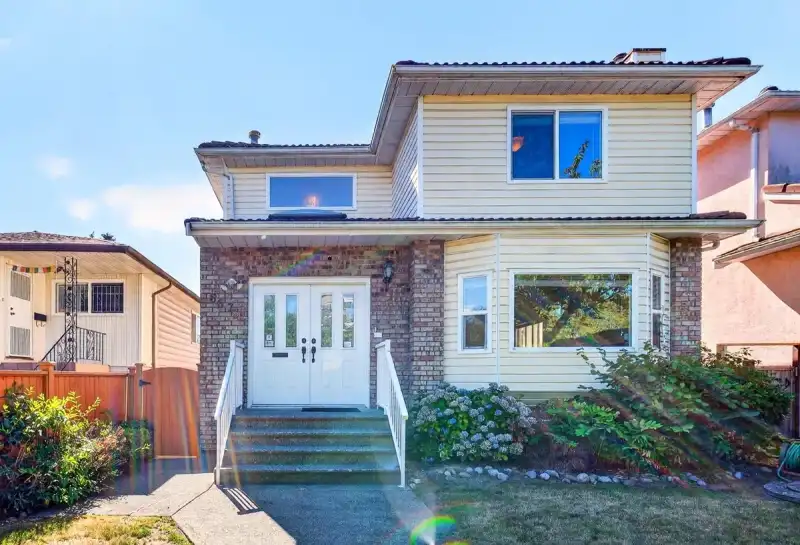 6673 GLADSTONE STREET - photo 1 of 40