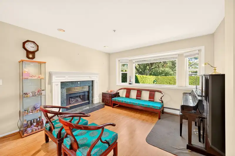 6673 GLADSTONE STREET - photo 4 of 40