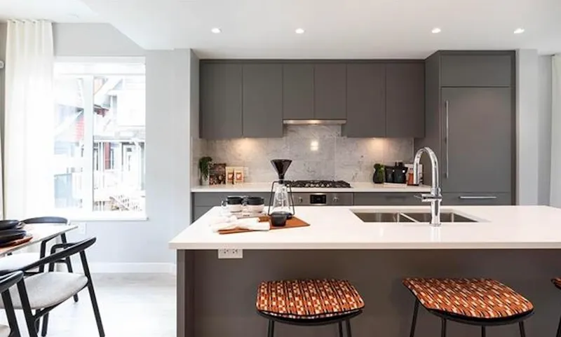 6 2728 ACADIA ROAD - photo 1 of 5