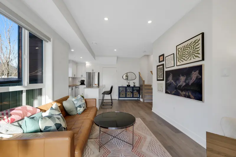 207 37808 THIRD AVENUE - photo 4 of 25