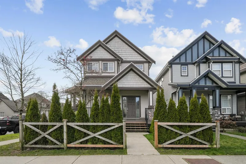 6953 192 STREET - photo 2 of 25