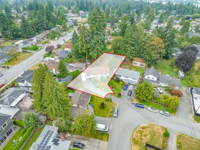 9035 114 STREET - photo 1 of 32