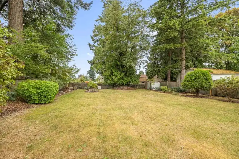 9035 114 STREET - photo 2 of 32