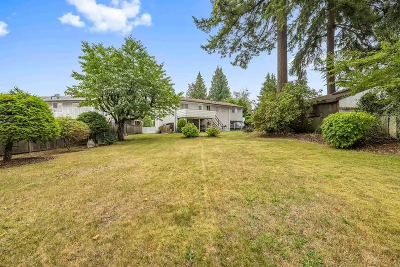 9035 114 STREET - photo 3 of 32