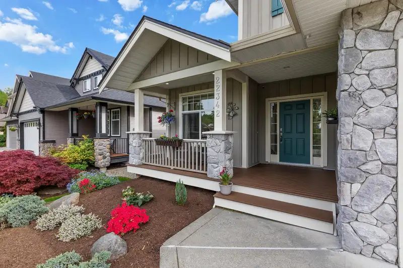 22342 50 AVENUE - photo 3 of 40