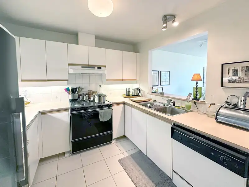 407 525 WHEELHOUSE SQUARE - photo 2 of 19