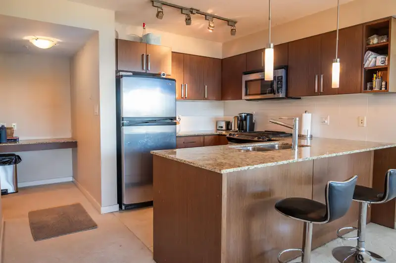 1908 9868 CAMERON STREET - photo 2 of 18