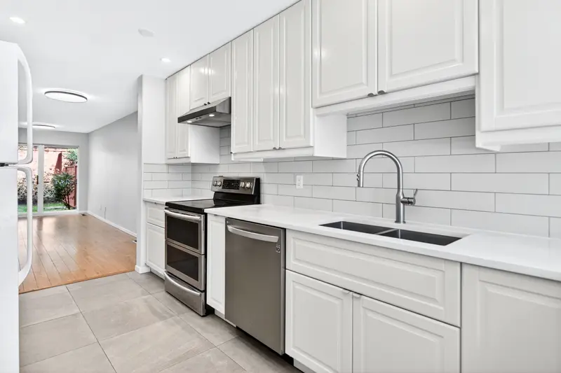 7 20985 CAMWOOD AVENUE - photo 4 of 25