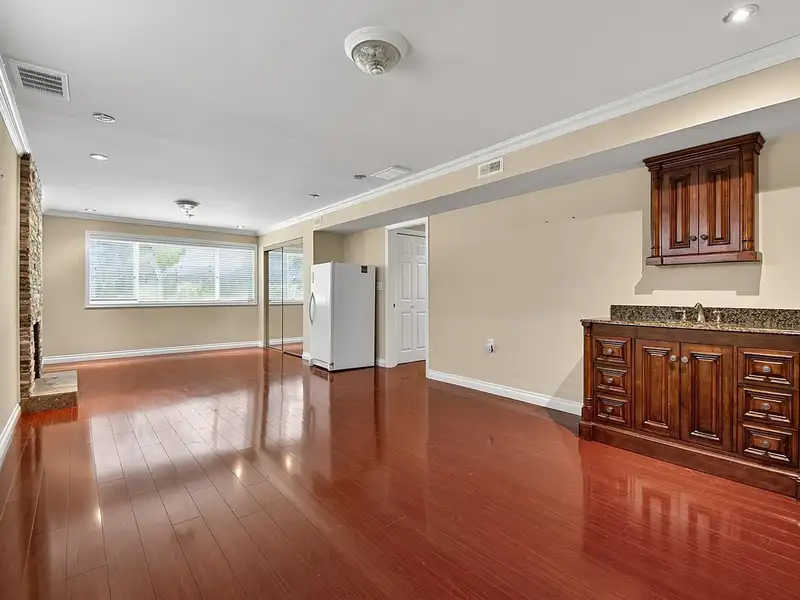 1106 HEYWOOD STREET - photo 3 of 22