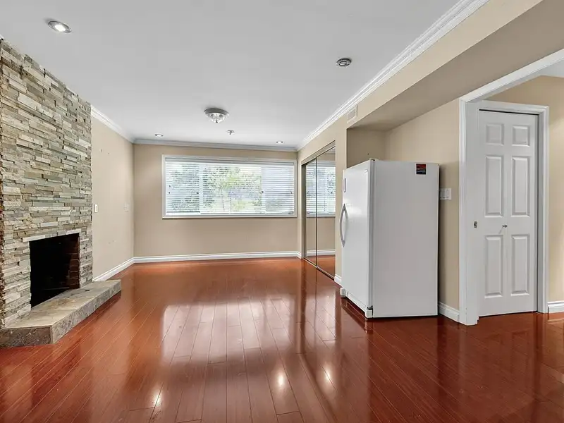1106 HEYWOOD STREET - photo 4 of 22