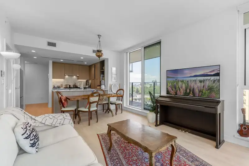 1307 1471 HUNTER STREET - photo 1 of 37