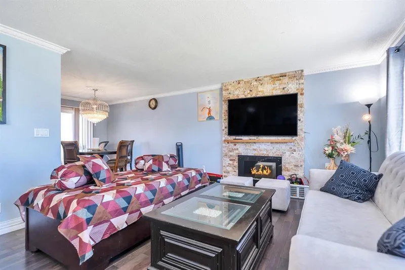 32678 PANDORA AVENUE - photo 4 of 25