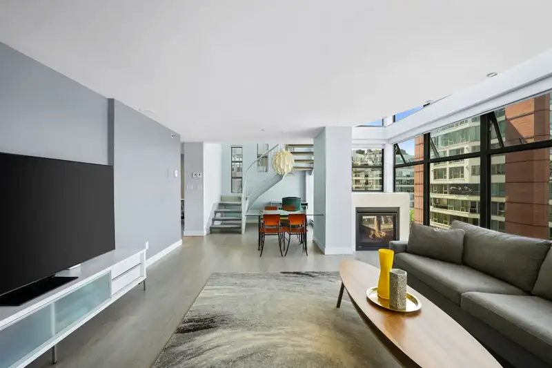 509 990 BEACH AVENUE - photo 3 of 40