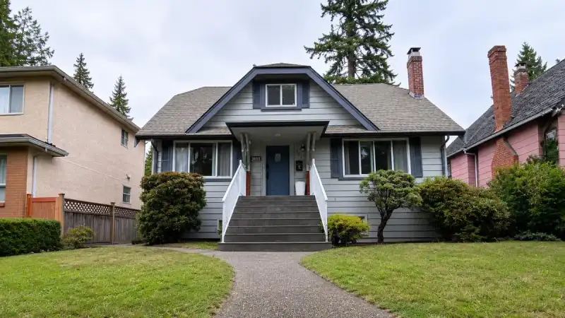 3885 W 35TH AVENUE - photo 1 of 30