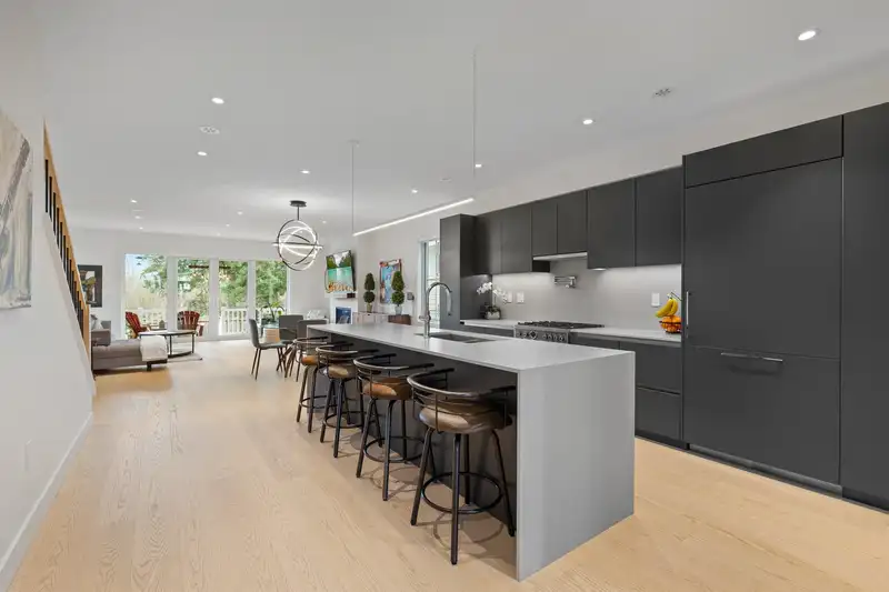 240 PARKSIDE STREET - photo 4 of 40