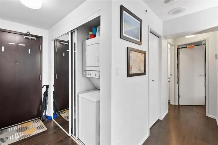 203 588 BROUGHTON STREET - photo 3 of 8