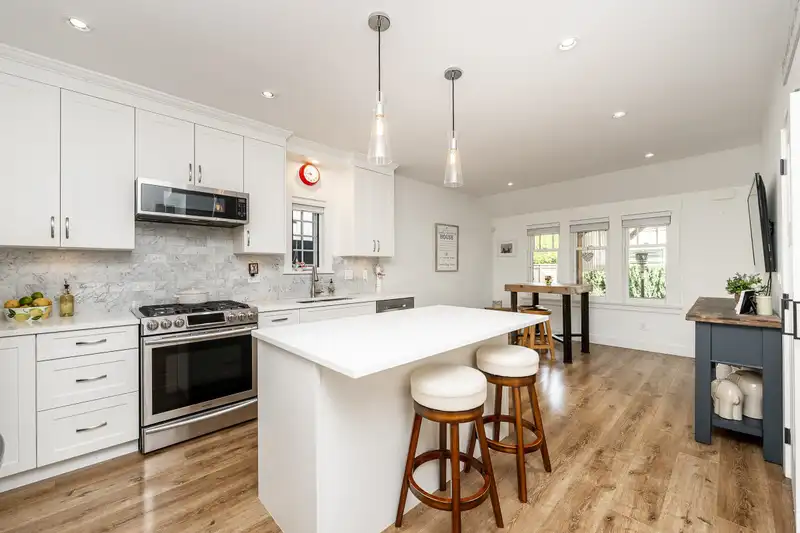 903 WALLS AVENUE - photo 1 of 40