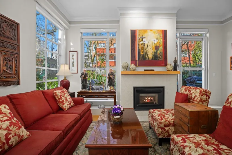 106 1928 NELSON STREET - photo 2 of 25