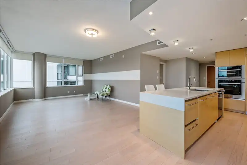 507 505 W 30TH AVENUE - photo 1 of 21