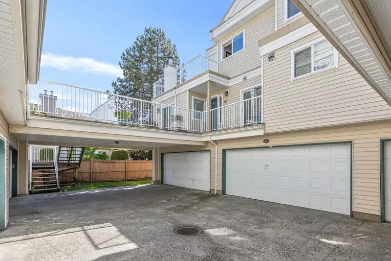 158 10077 156 STREET - photo 3 of 40