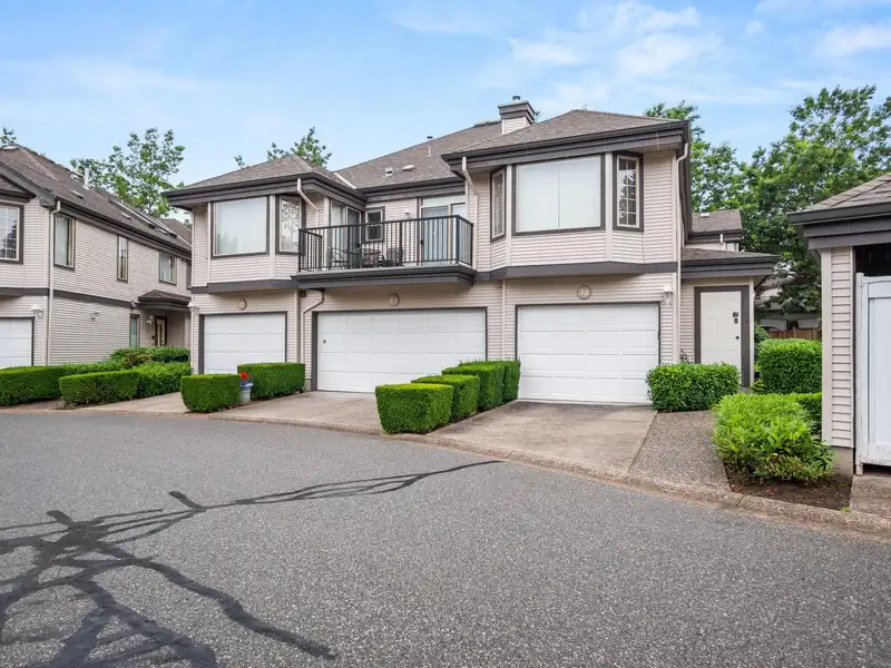 38 15840 84 AVENUE - photo 1 of 23