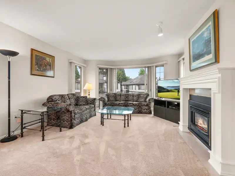 38 15840 84 AVENUE - photo 2 of 23