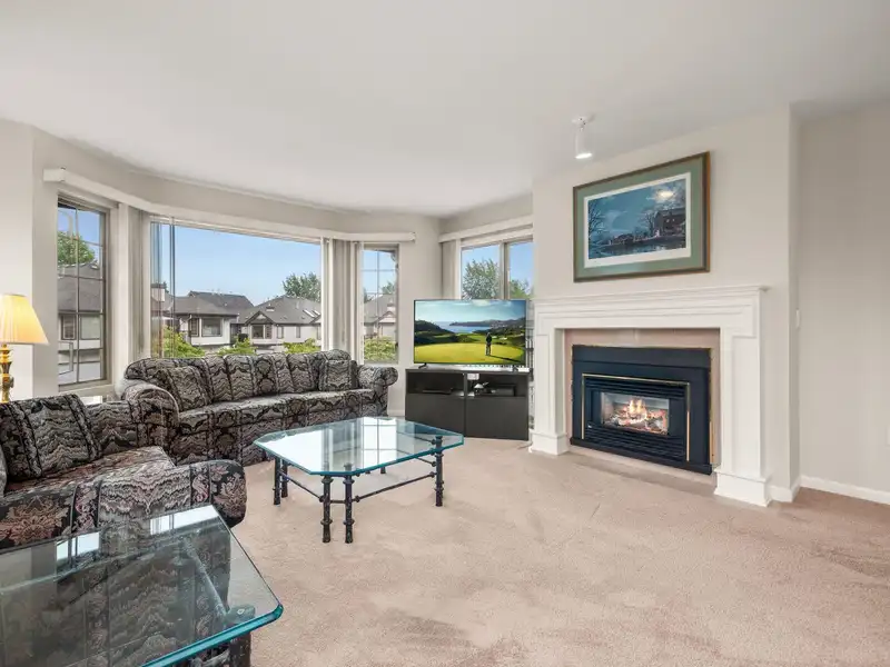38 15840 84 AVENUE - photo 3 of 23
