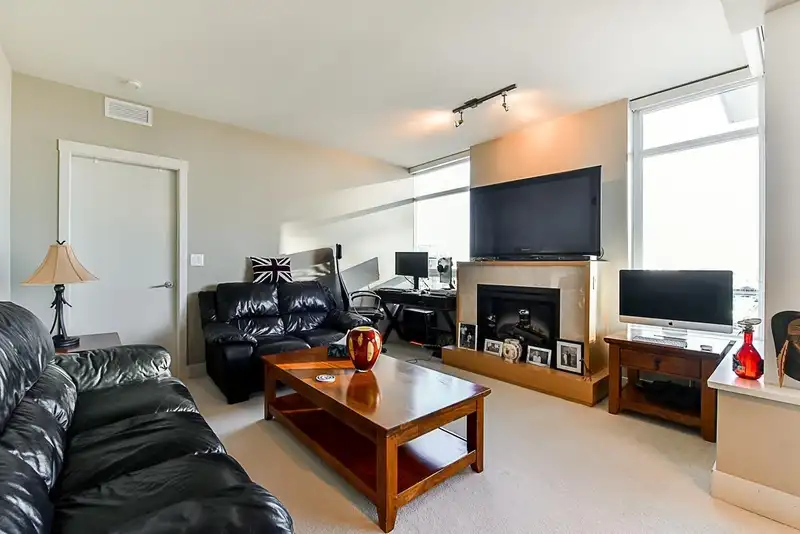 506 1473 JOHNSTON STREET - photo 3 of 11