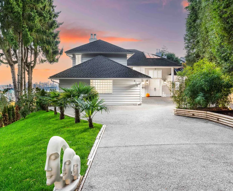 816 ANDERSON CRESCENT - photo 2 of 25