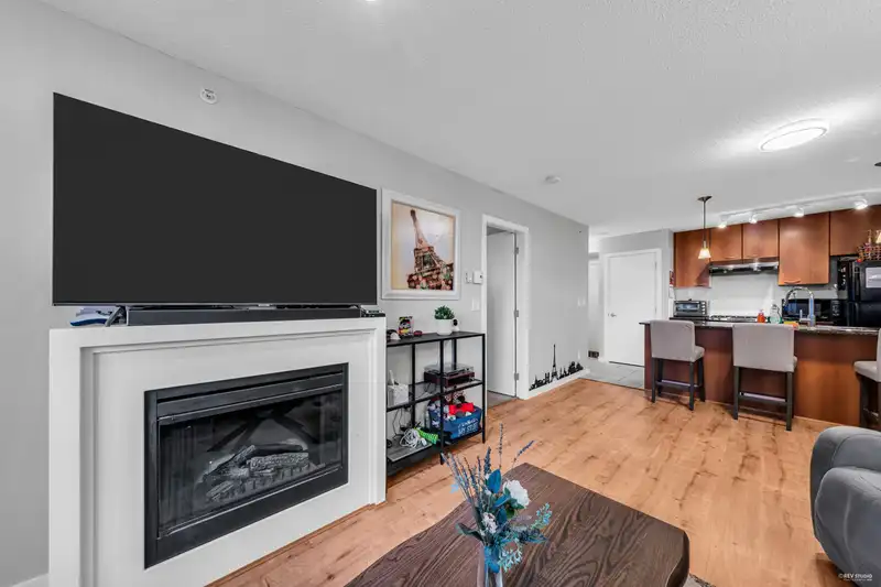 501 7108 COLLIER STREET - photo 4 of 26