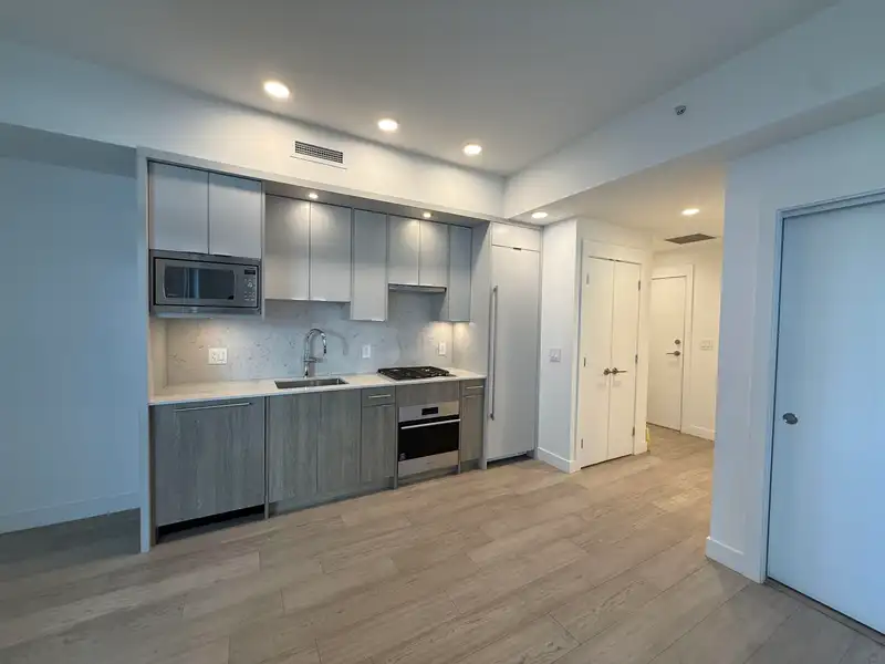 104 7638 CAMBIE STREET - photo 4 of 13