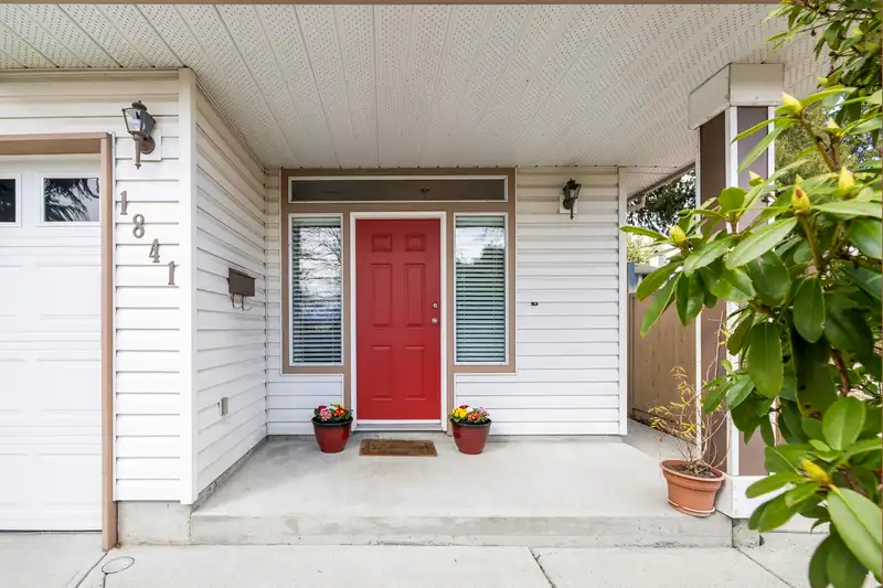 1841 HARBOUR STREET - photo 2 of 40