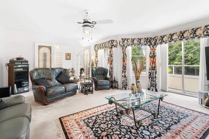 8130 LAKEFIELD DRIVE - photo 4 of 40