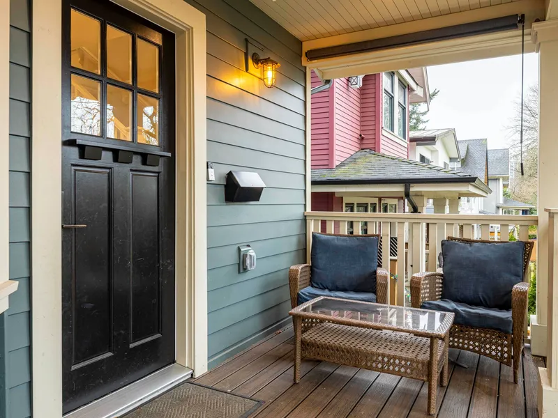 554 E 10TH AVENUE - photo 4 of 25