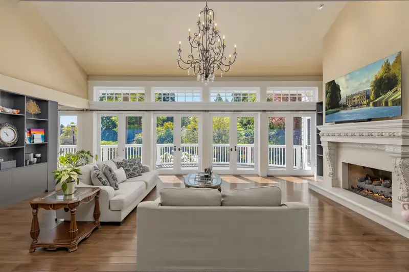 2956 PALMERSTON AVENUE - photo 4 of 36
