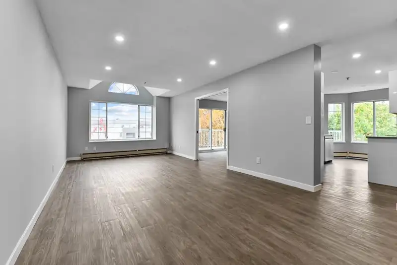 320 33535 KING ROAD - photo 4 of 40