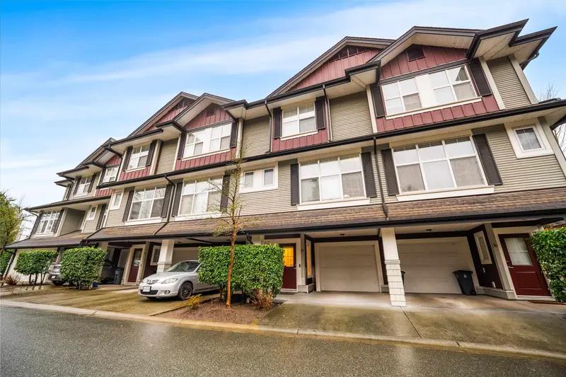 29 18199 70 AVENUE - photo 2 of 25