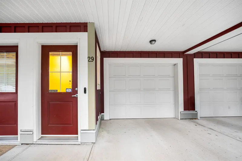 29 18199 70 AVENUE - photo 3 of 25