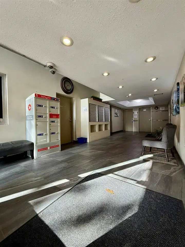 401 9682 134 STREET - photo 4 of 5