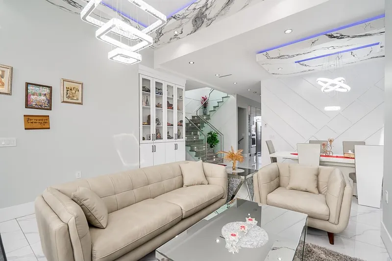 14271 GROSVENOR ROAD - photo 4 of 25